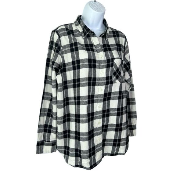 Old Navy Women’s L The Classic Shirt Flannel Shirt - Picture 2 of 5